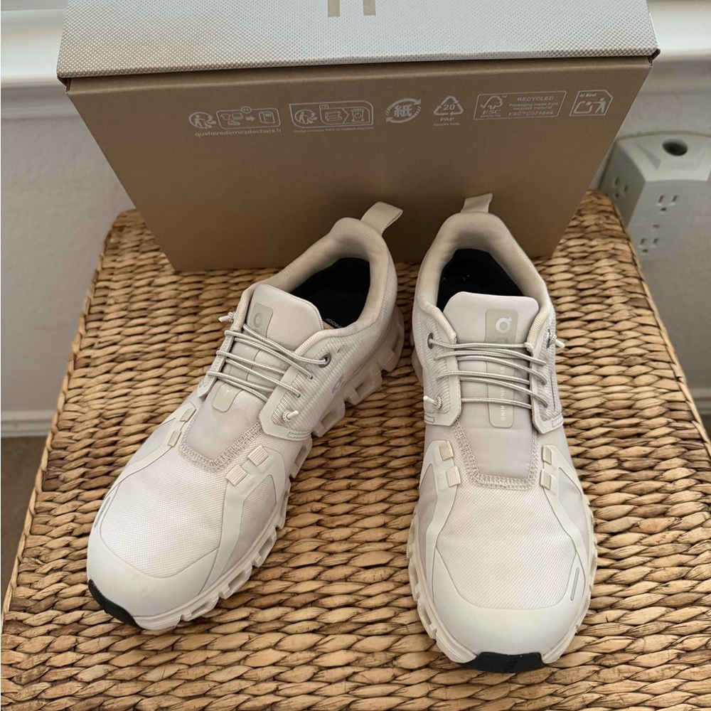 On Cloud 6 Waterproof (Pearl / Cream) - Picture 2 of 8